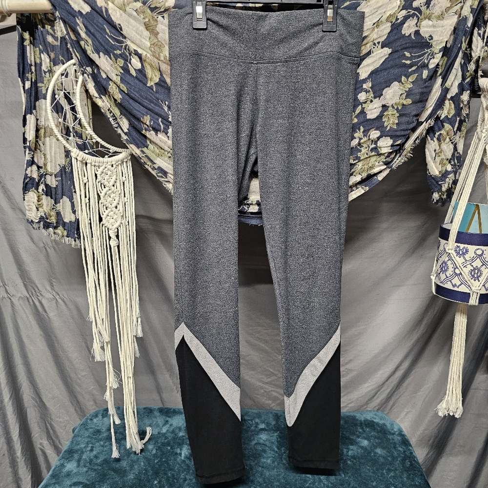 3/$25 Victoria Sport VS Gray & Black Leggings size Medium.